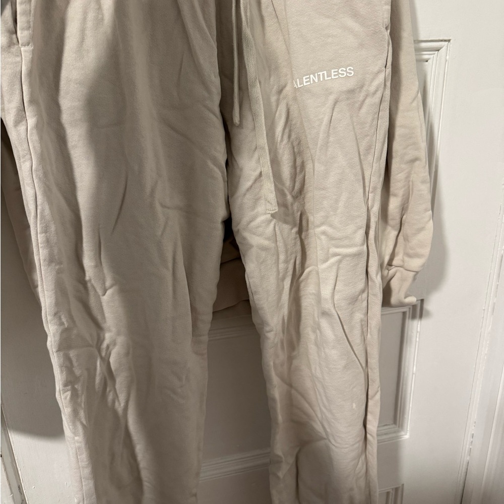 TALENTLESS Sweatpants Set - Picture 4 of 4